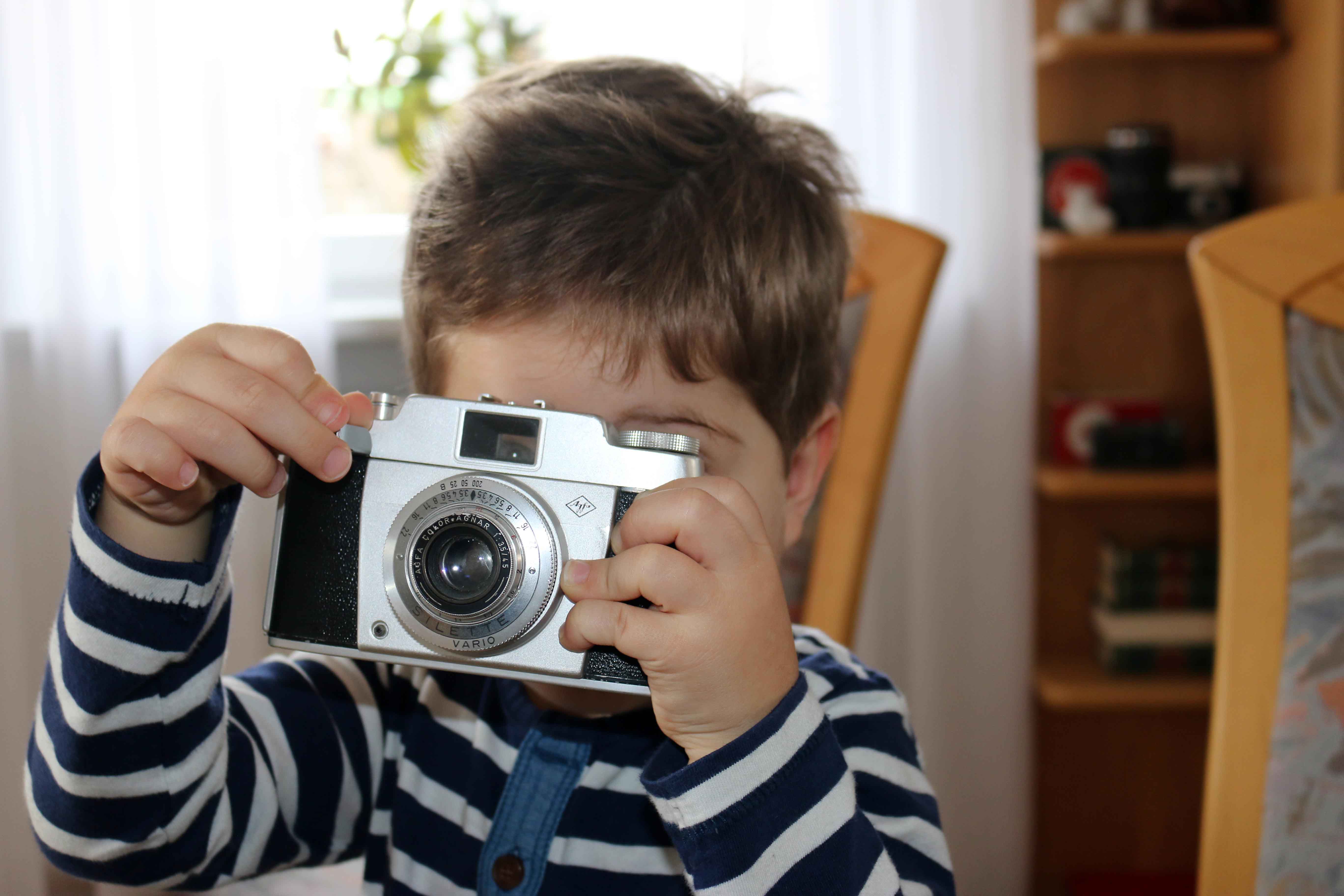 Jannis mit Foto 01 Kopie 2